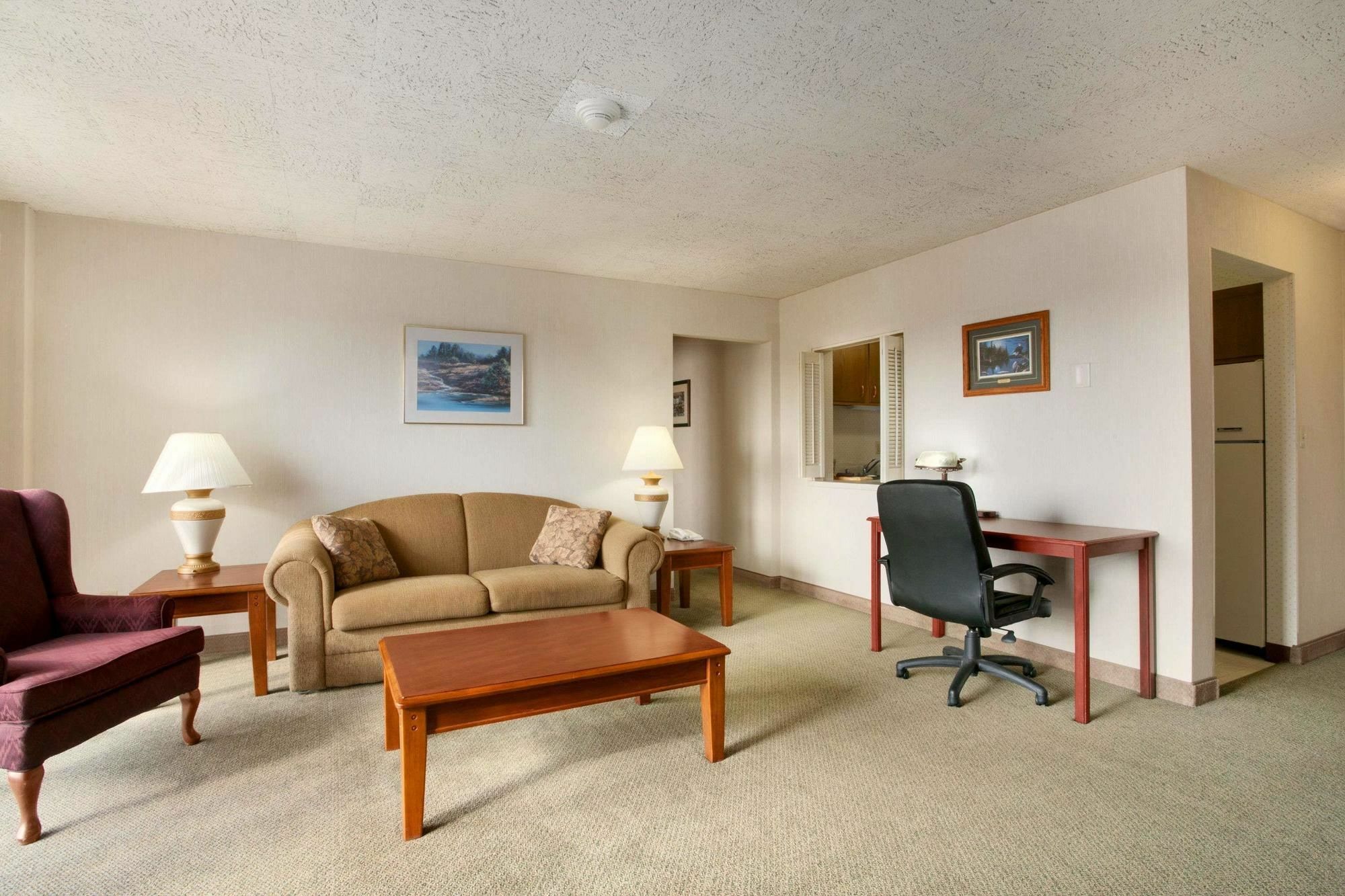 Clarion Pointe Rhinelander Downtown Hotel Eksteriør billede